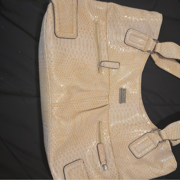 Sag Harbor Handbags - Sag Harbor Textured Tan Shoulder Bag. Perfect condition so cute